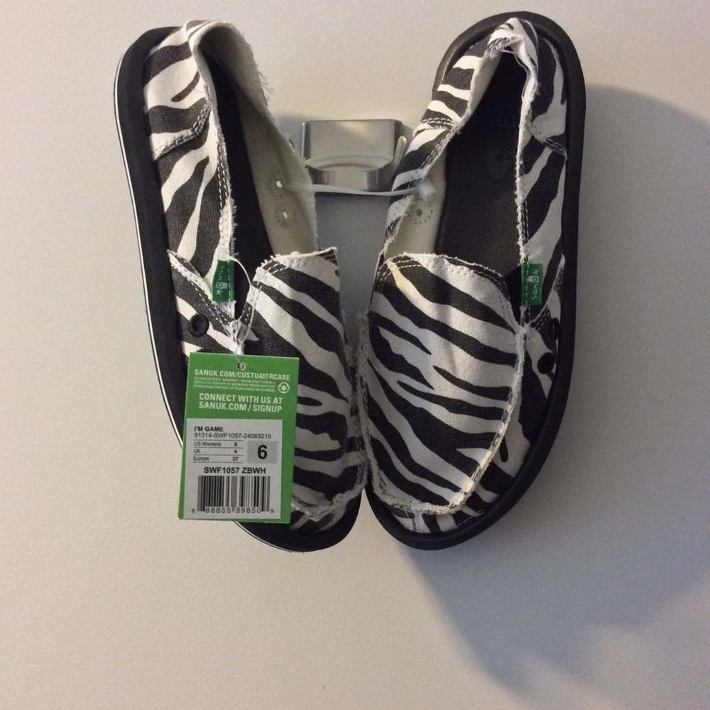 Sanuk Women’s I’m Game Flat Black Zebra